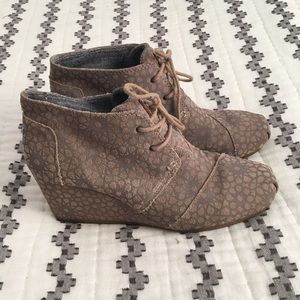 Toms suede Desert Wedge Bootie