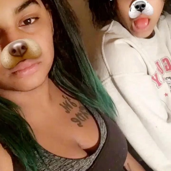 Meet your Posher, Champagne - Picture 1 of 1