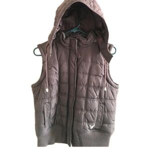 AEO brown puffer vest