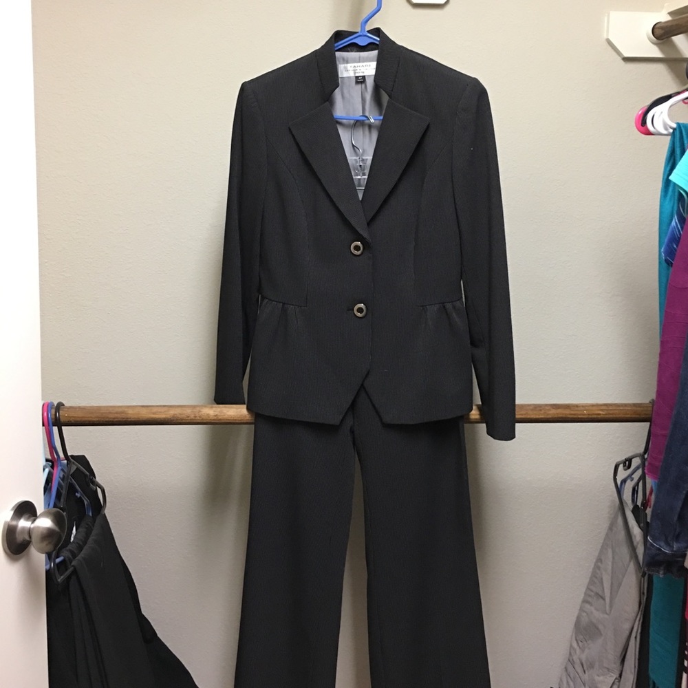 Tahari 2 piece suit