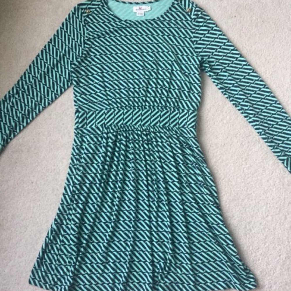 Adorable Vineyard vines stripped dress