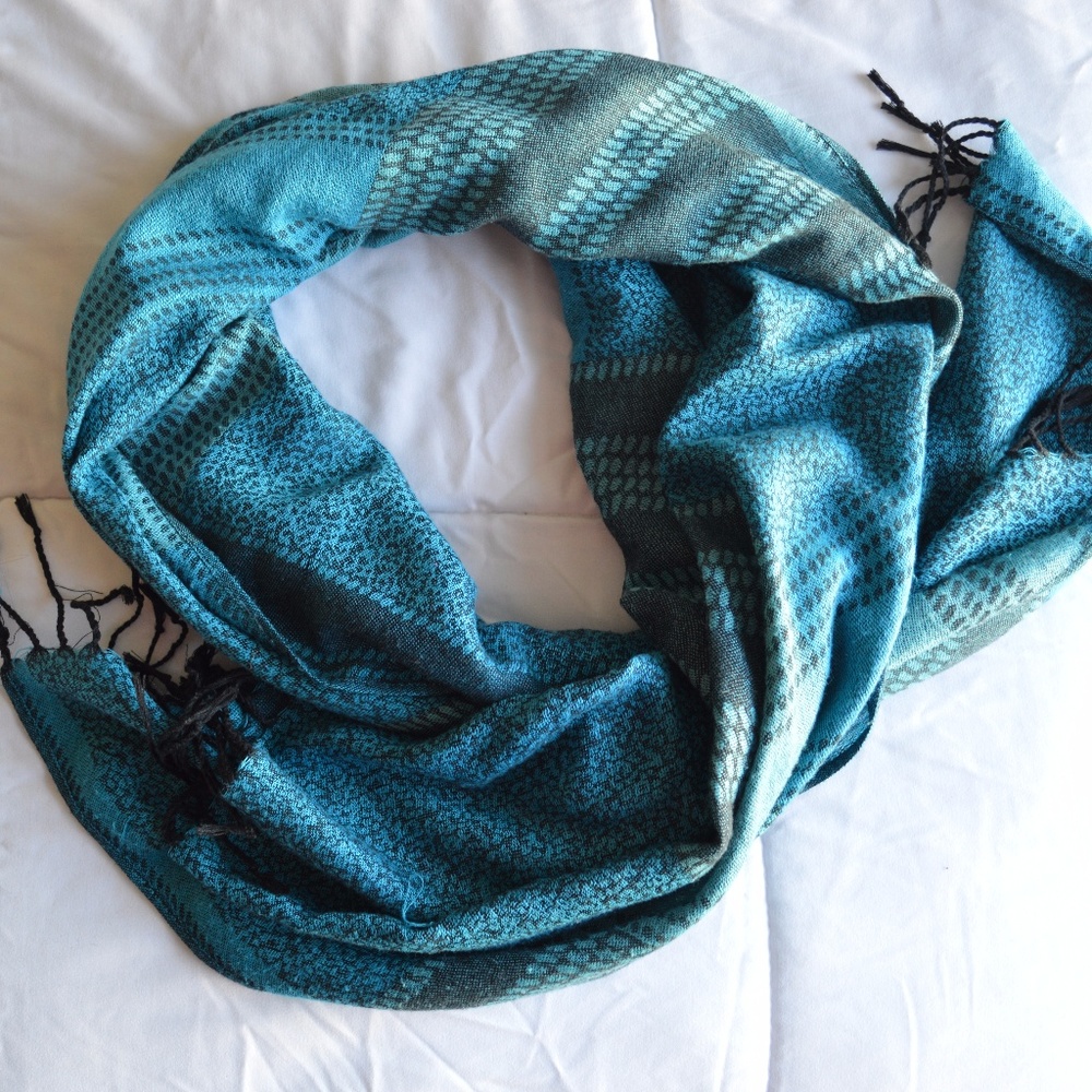 NEW Blue warm scarf for sale!