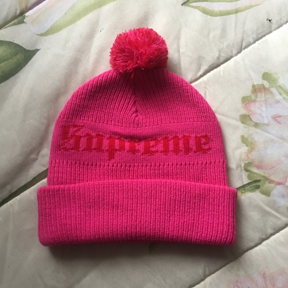 💞 SOLD 💞 Authentic Supreme Old English Beanie