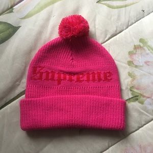 💞 SOLD 💞 Authentic Supreme Old English Beanie
