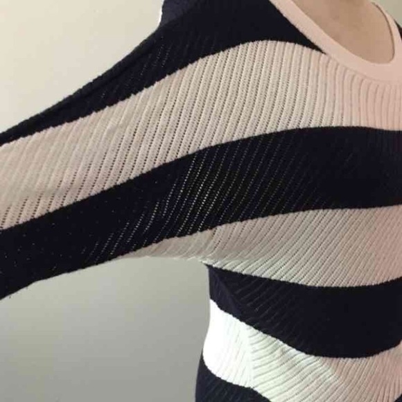 Express Sweater - Picture 2 of 3