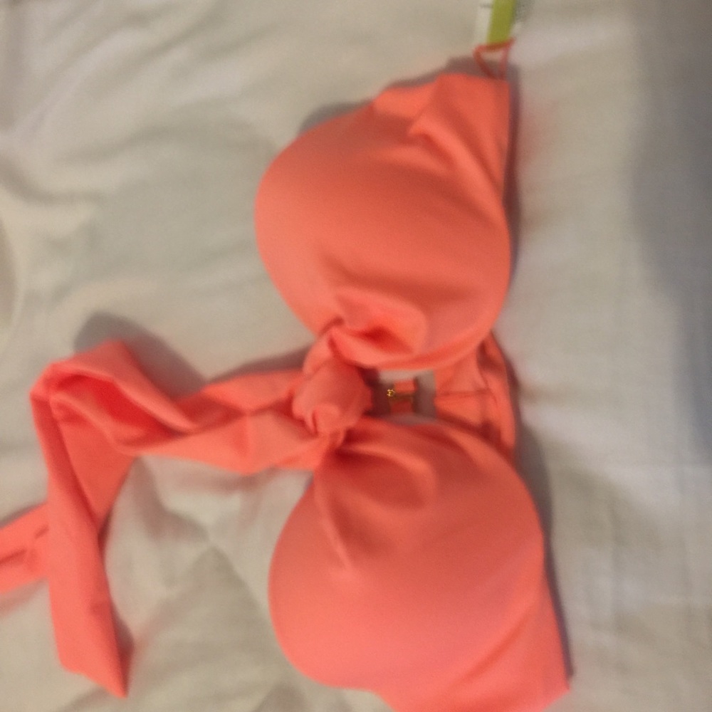NWOT Gianna Bini bikini top