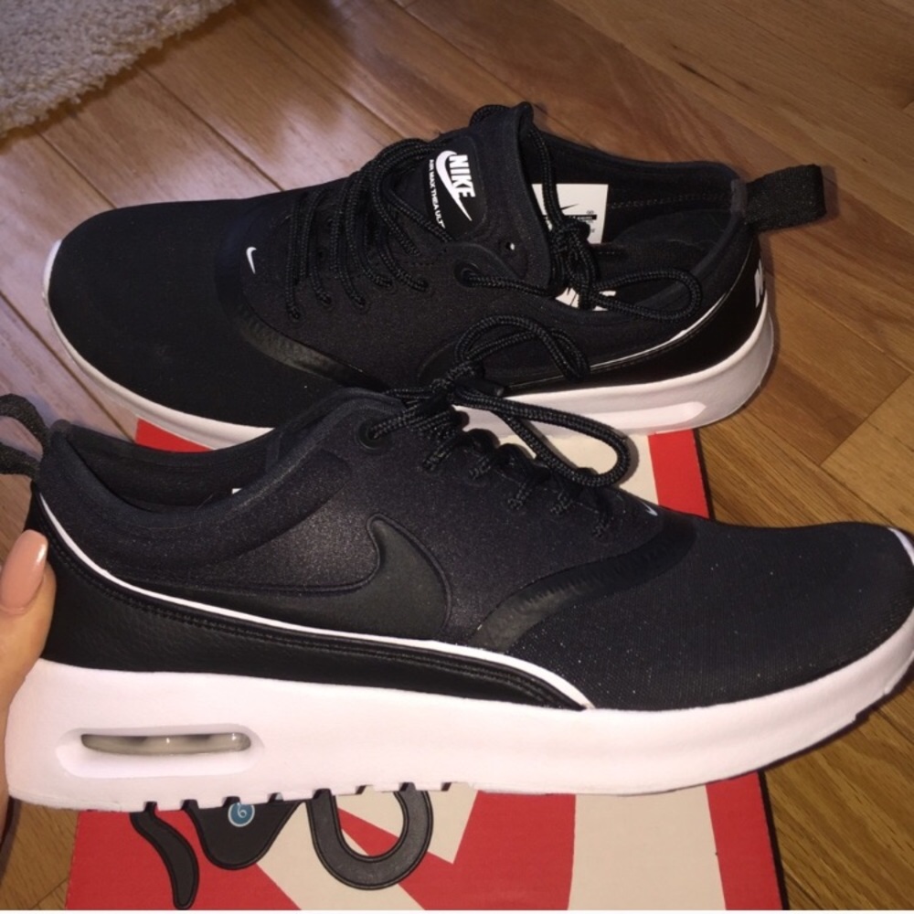 Women's Nike Air max Theta size 8 brand new in box