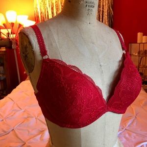 Red, push up, lace bra. 34D