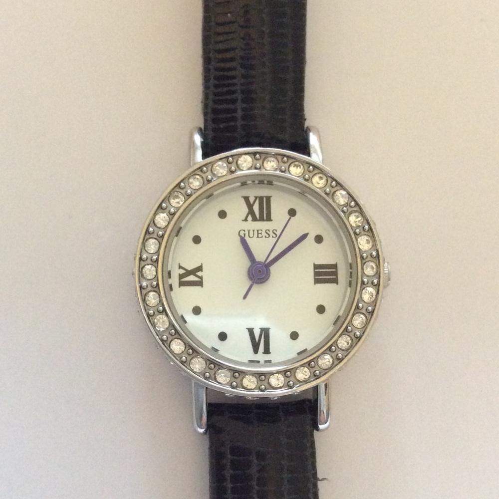 Women's Guess Wristwatch - Picture 1 of 4