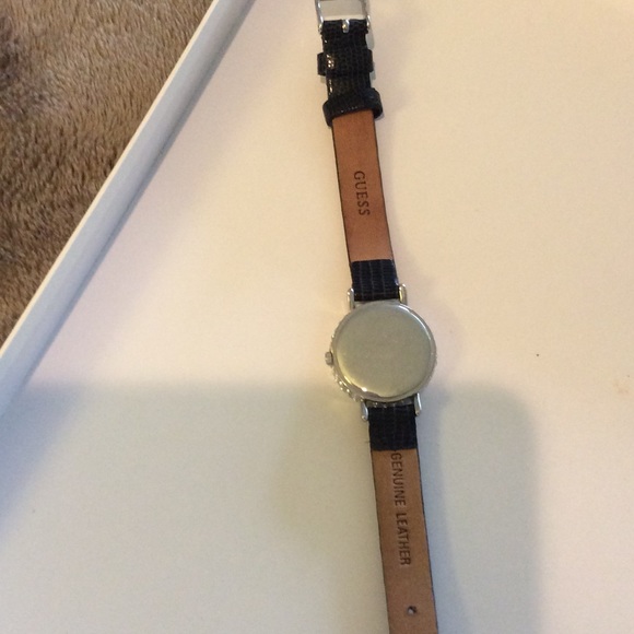 Women's Guess Wristwatch - Picture 3 of 4