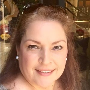 Meet your Posher, Elisa