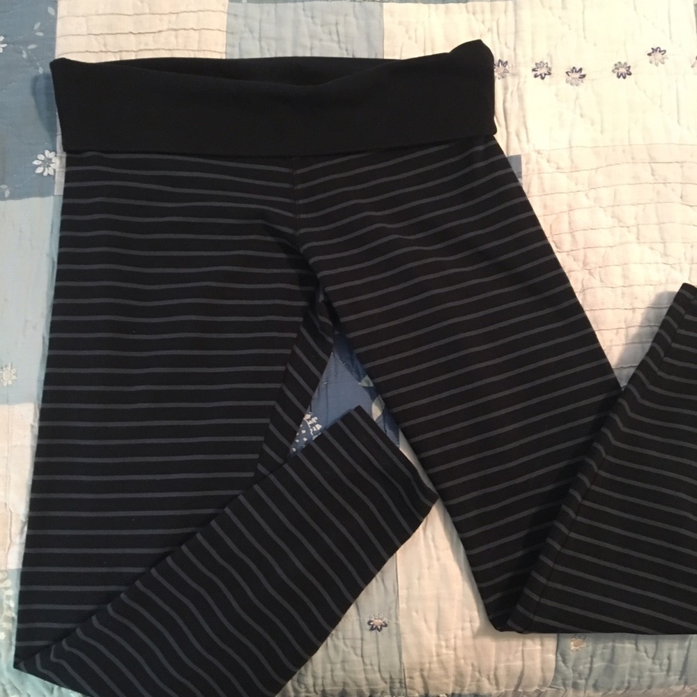 Black gray stripe yoga leggings, large