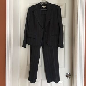 Women 12 Petite 2 piece suit with pants and jacket