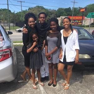 Meet your Posher, Mioshia