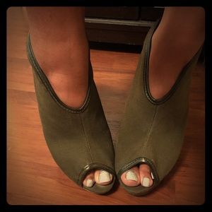 Sexy olive green peep toe booties! Denim material!