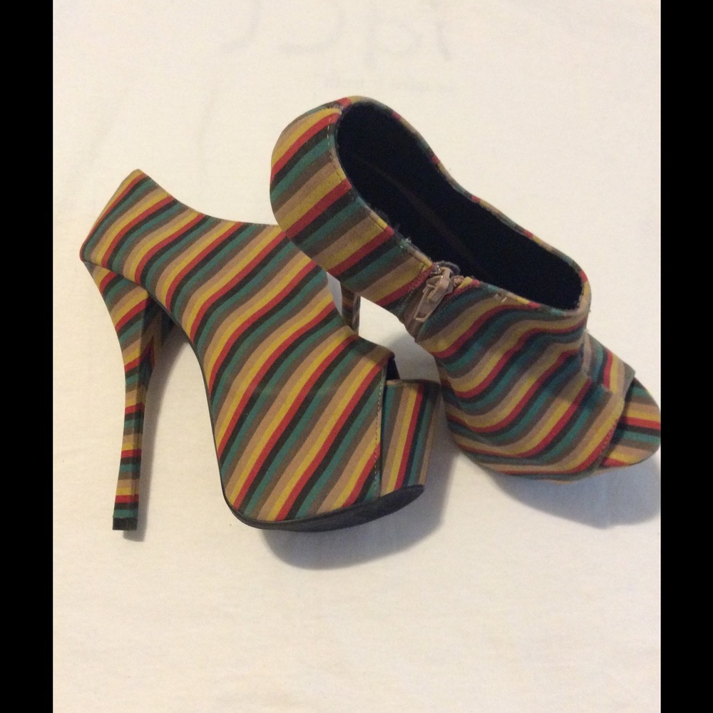 Multi-color open toe shoes