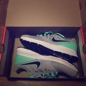 WMNS NIKE DOWNSHIFTER 6 SNEAKER