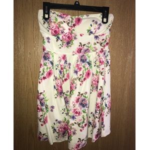 1 DAY PRICE DROP! Strapless Summer Floral Dress