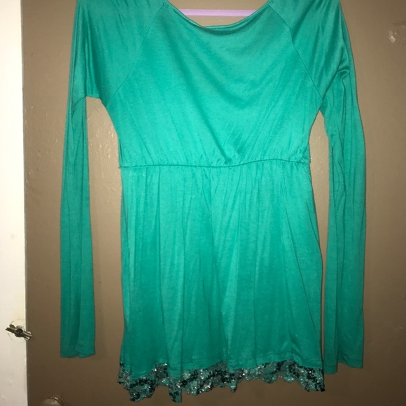 Beautiful long sleeve - Picture 2 of 7