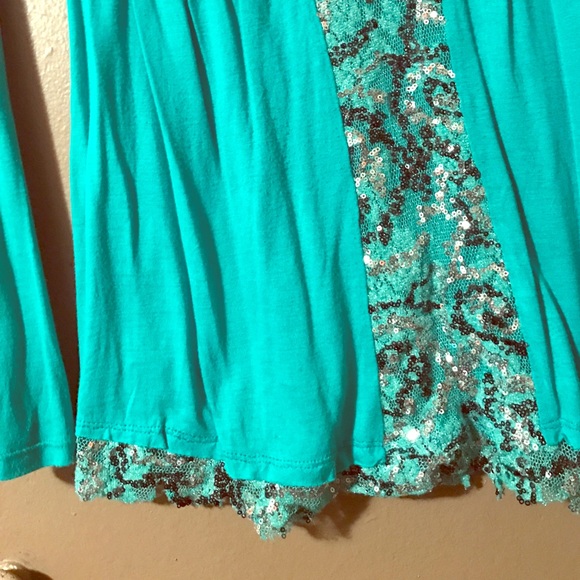 Beautiful long sleeve - Picture 3 of 7