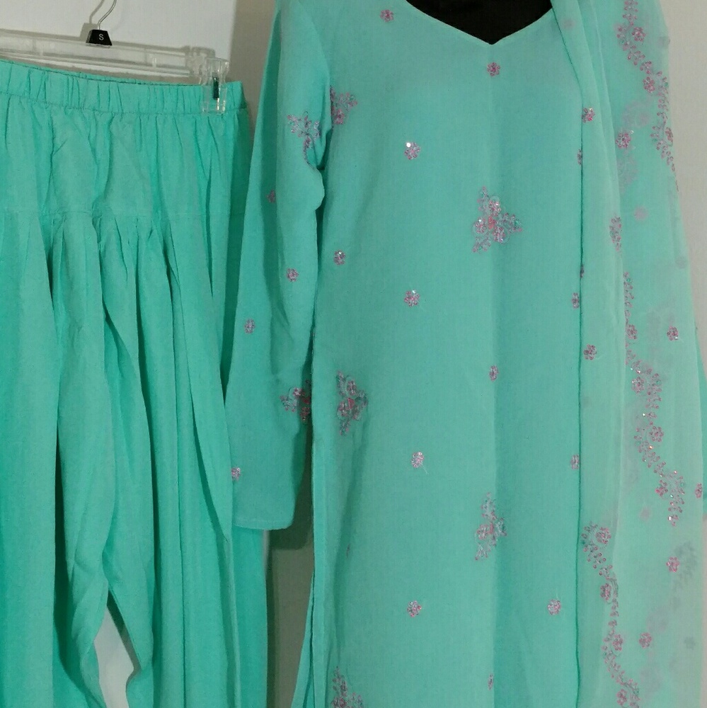 Brand New Embroidered Punjabi Indian FULL Outfit