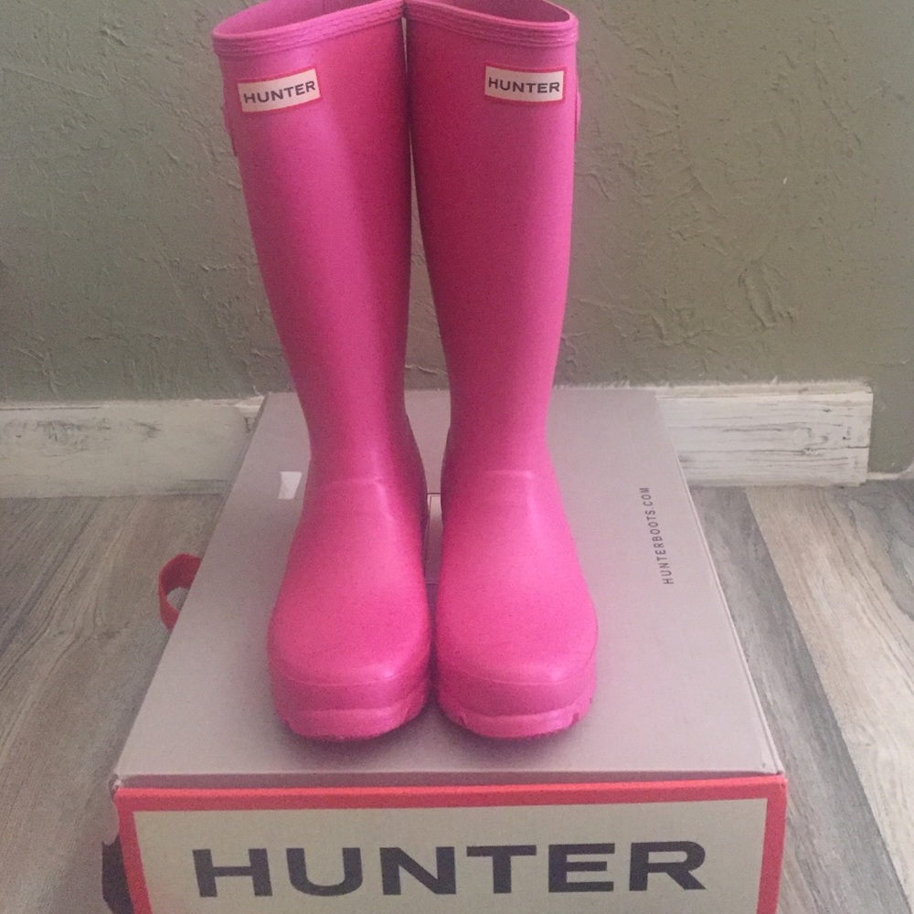 NIB Fuschia Hunter boots.