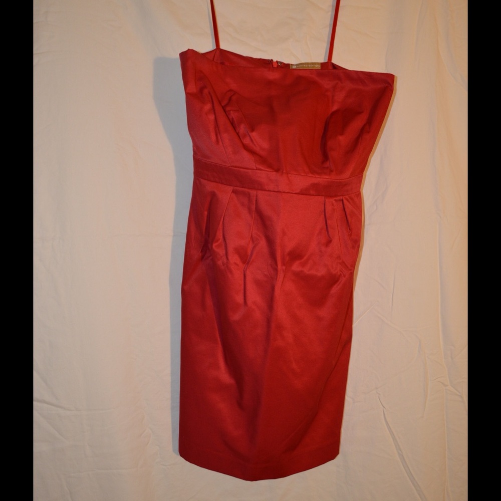 RED STRAPLESS DRESS