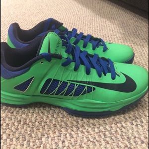 Nike size 9.5 men's Hyperdunk sneakers