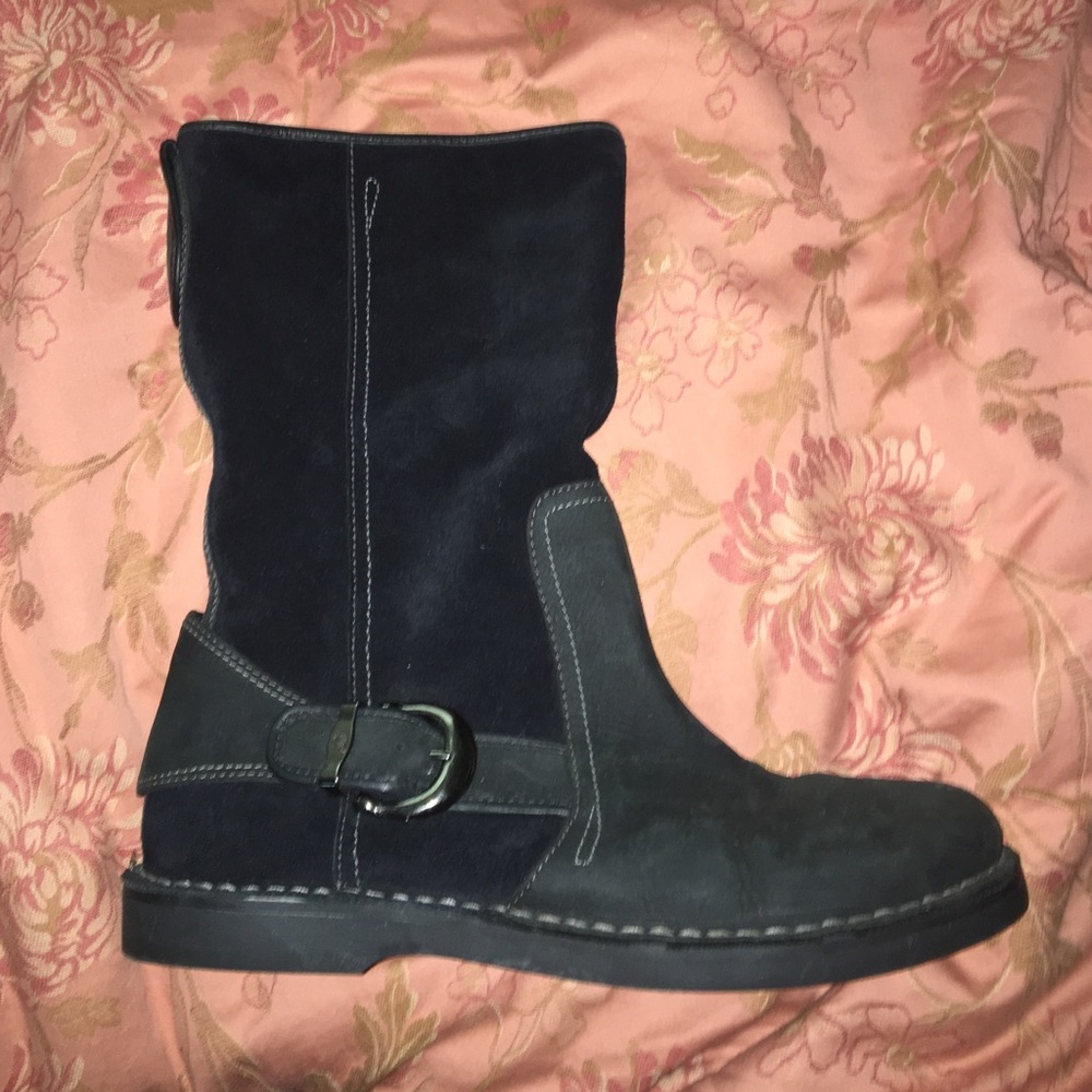 Woman's black short boots with buckle
