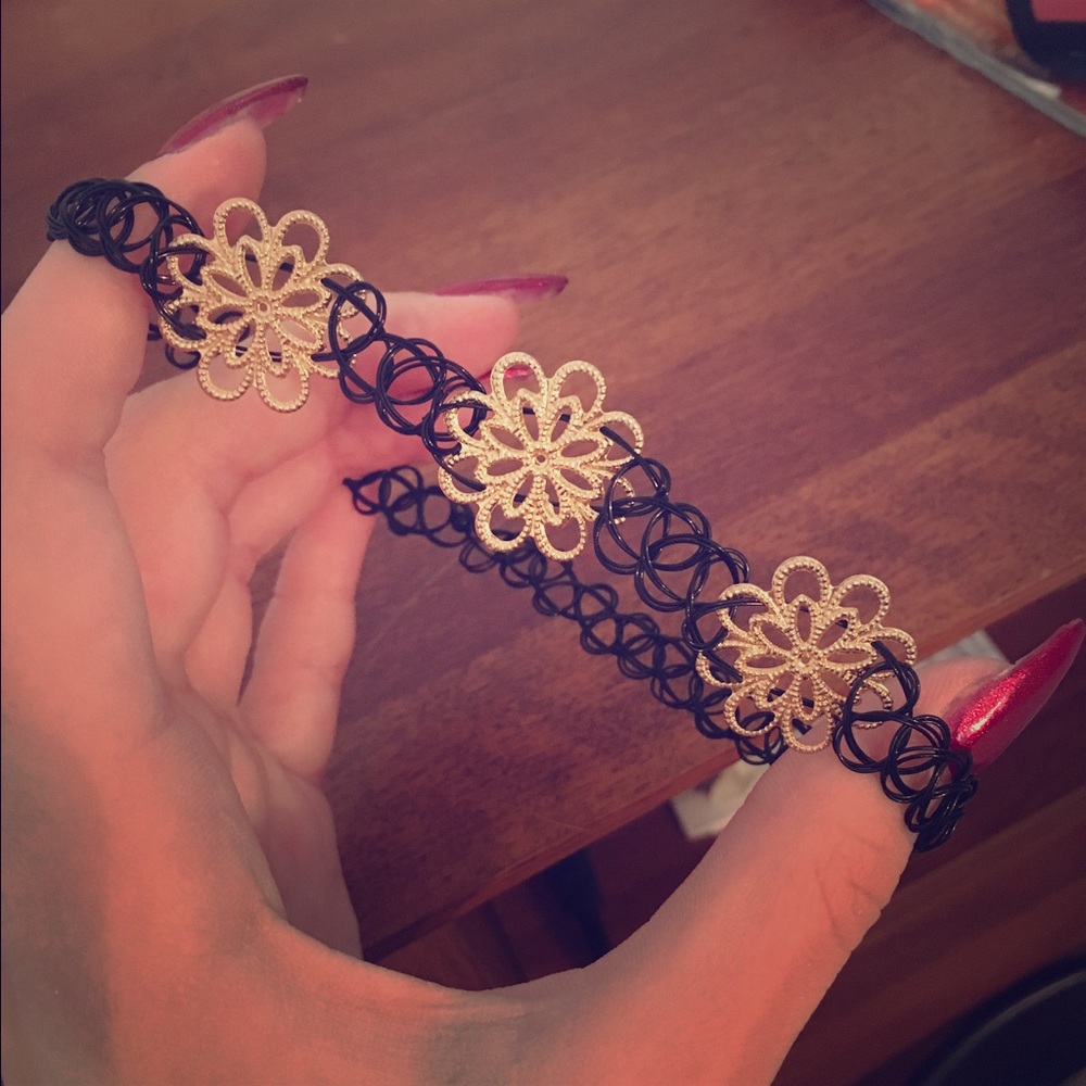 flower choker