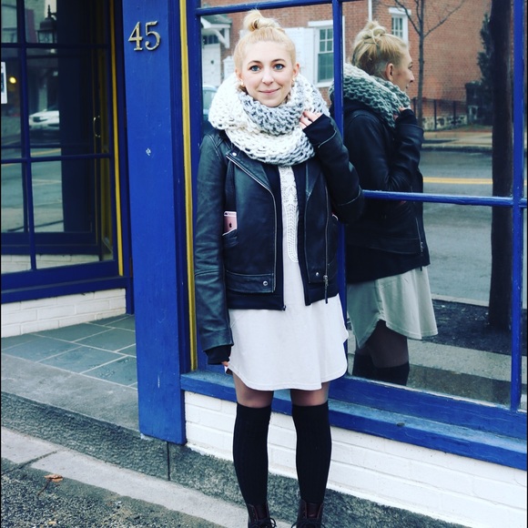 Meet your Posher, Meagan - Picture 1 of 4