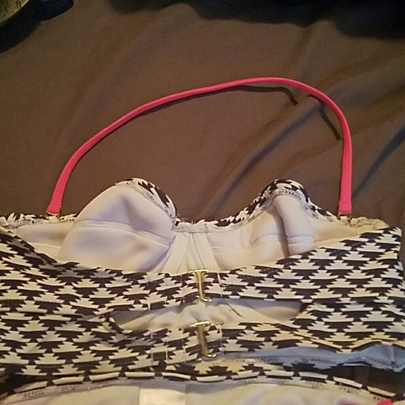 Bikini - Picture 2 of 4