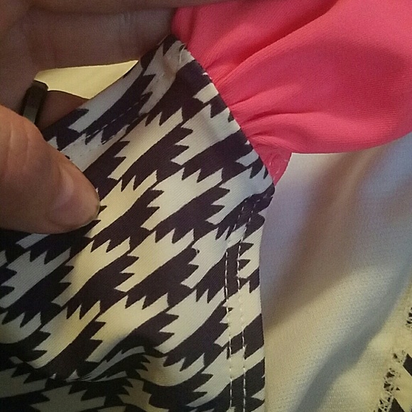 Bikini - Picture 3 of 4