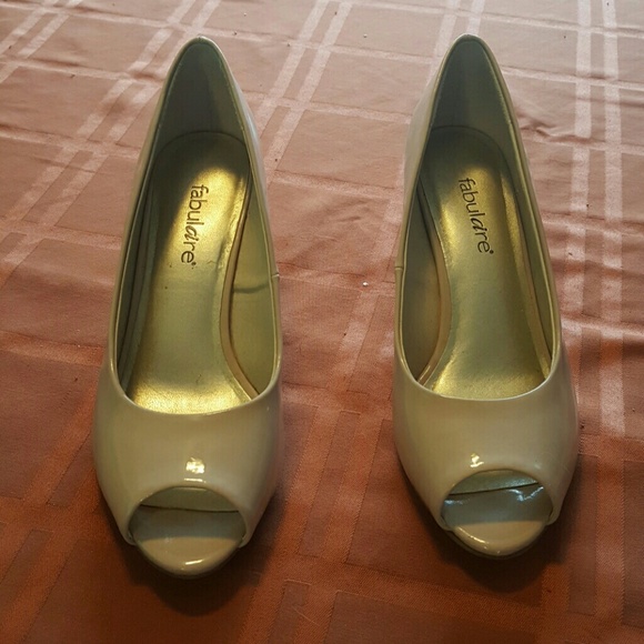 DONATED*    Nude Wedge - Picture 2 of 3