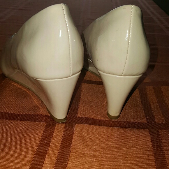 DONATED*    Nude Wedge - Picture 3 of 3