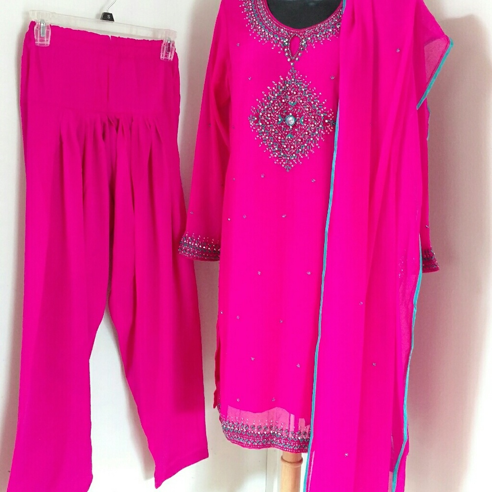 Brand New Punjabi Indian Shalwar-Kameez Outfit