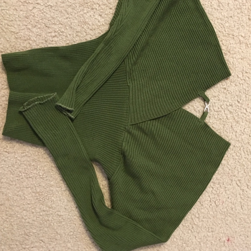 Beautiful sexy hunter greens sweater