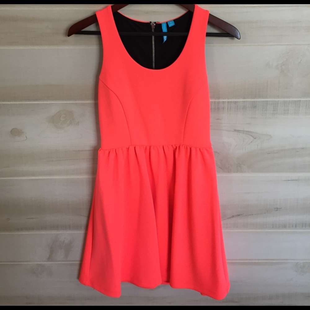 LAmour Electric Coral dress.  Size M. NWT