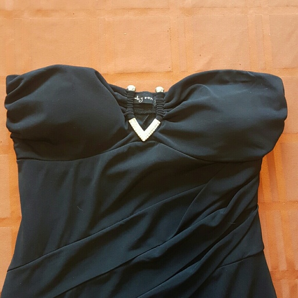 DONATED Black Cocktail Dress with Diamond Detail - Picture 2 of 4