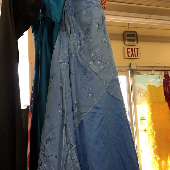 Prom dresses - Picture 2 of 8