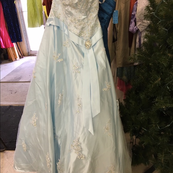 Prom dresses - Picture 8 of 8