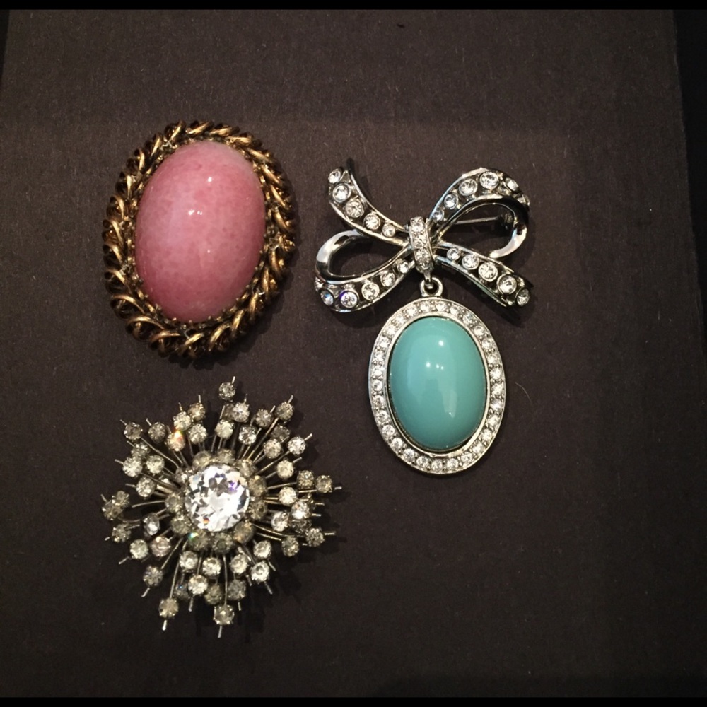Set of 3 brooches