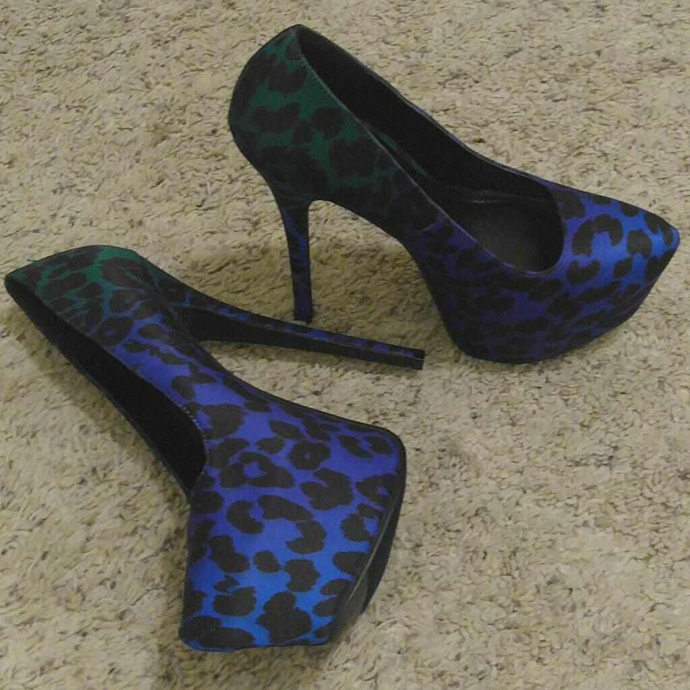 Heels - Picture 2 of 4
