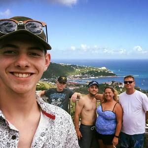 Meet your Posher, Eli shawna