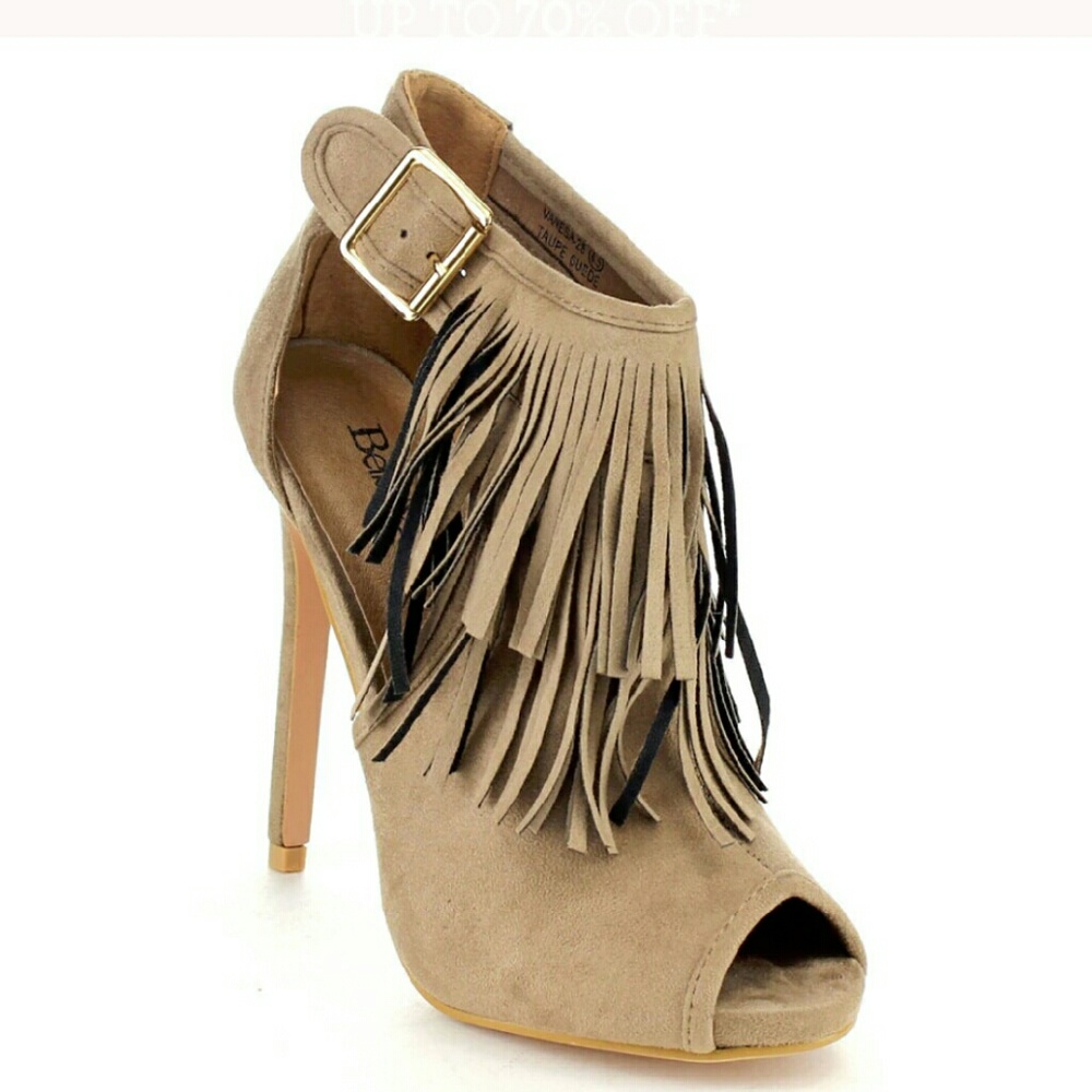 'ON THE FRINGE' - Picture 2 of 5