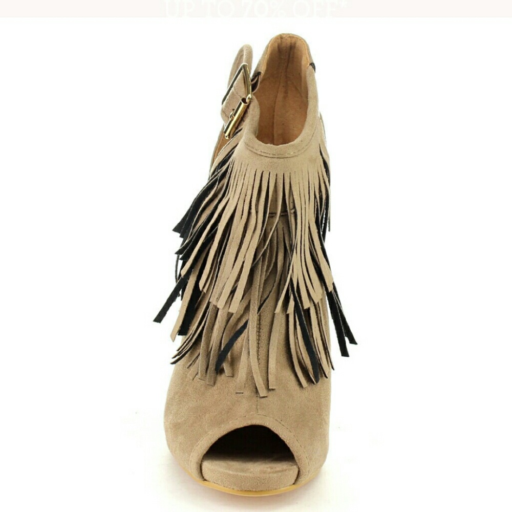 'ON THE FRINGE' - Picture 3 of 5