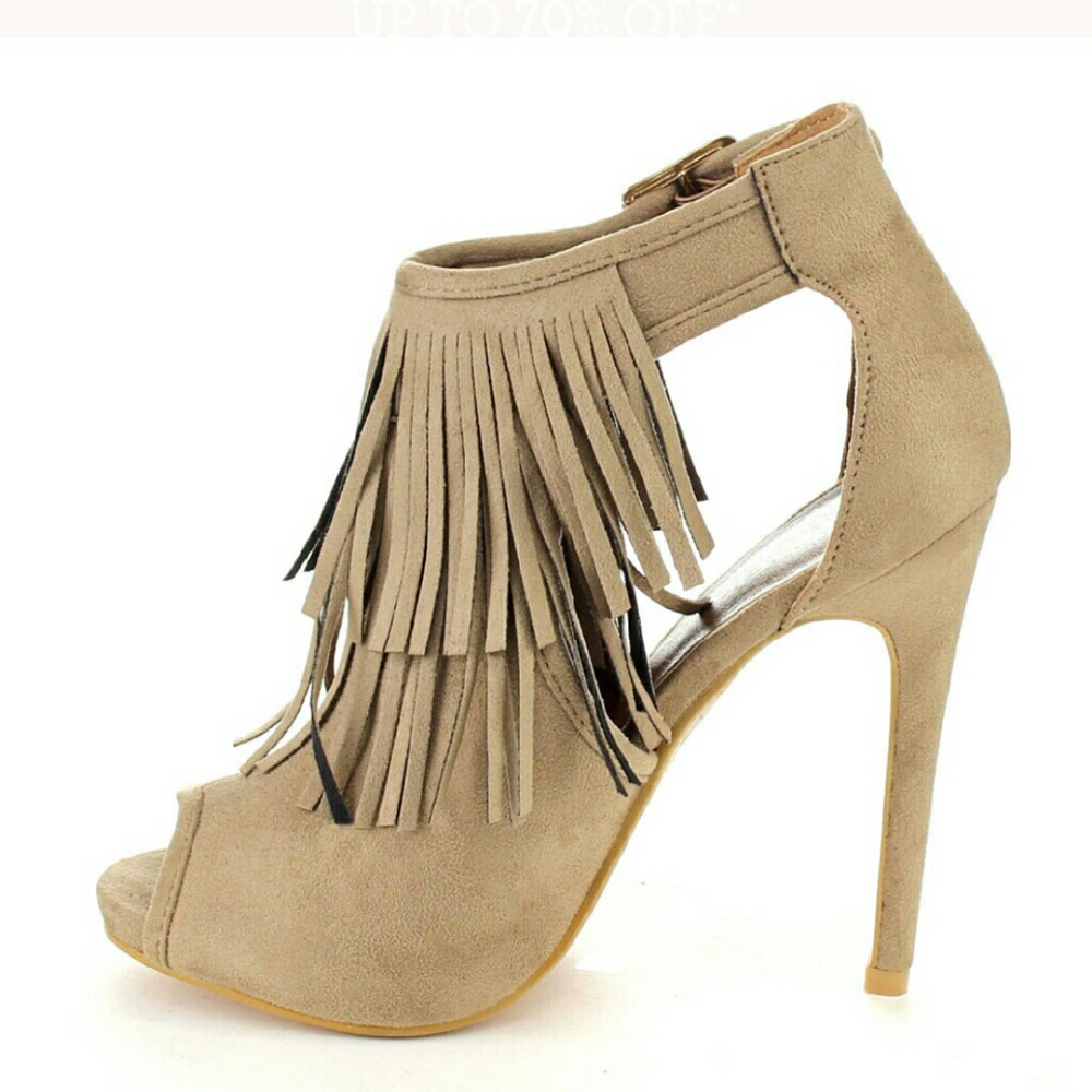 'ON THE FRINGE' - Picture 4 of 5