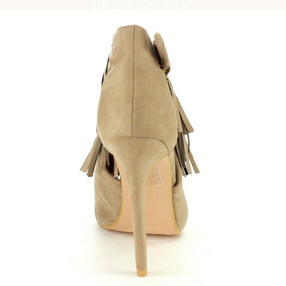 'ON THE FRINGE' - Picture 5 of 5