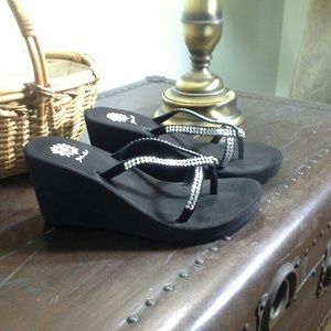 REDUCED!!!!Sandals by Yellow Box 8.5  LIKE NEW! !!