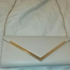 Nude and hold clutch